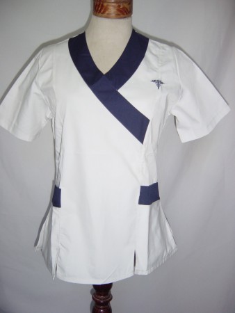 CODIGO UC000316 DELANTAL MODELO CLINICO COLOR BLANCO